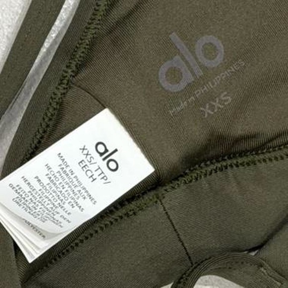 Alo Yoga Airlift Intrigue Sports Bra XXS Green Olive Limited Edition - Picture 3 of 3